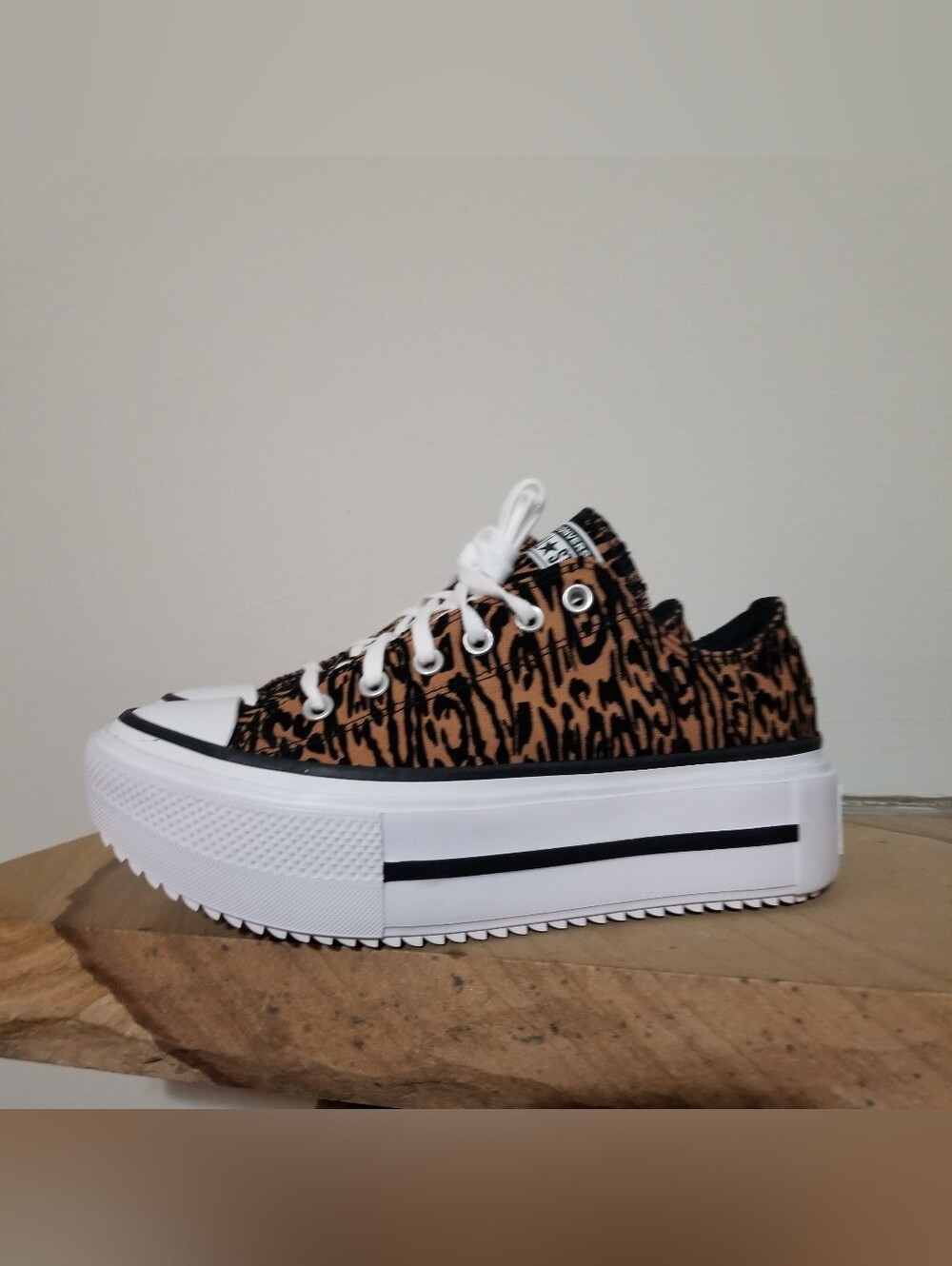 NEW! Converse Chuck Taylor All Star Lift Low Leopard Print Platform Sz 10 - Picture 7 of 8